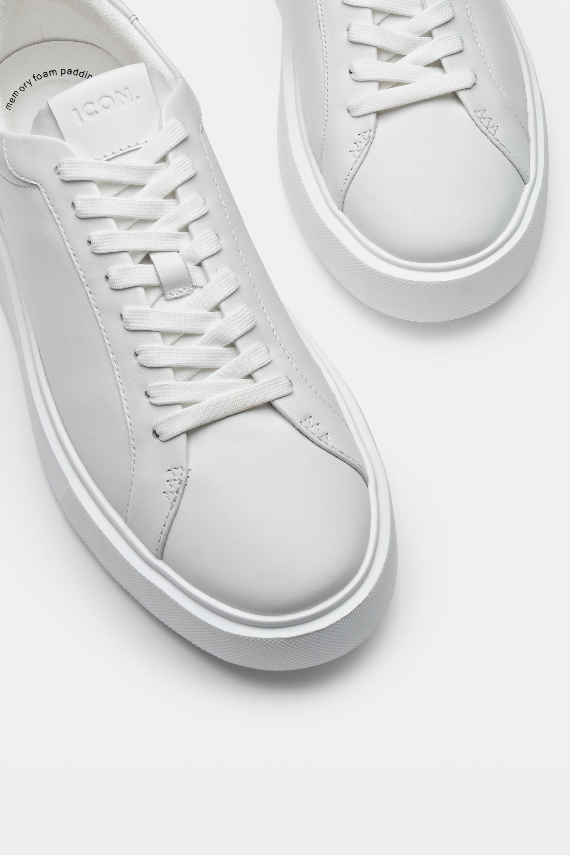 THE CLASSIC LEATHER TRAINER - PURECLO