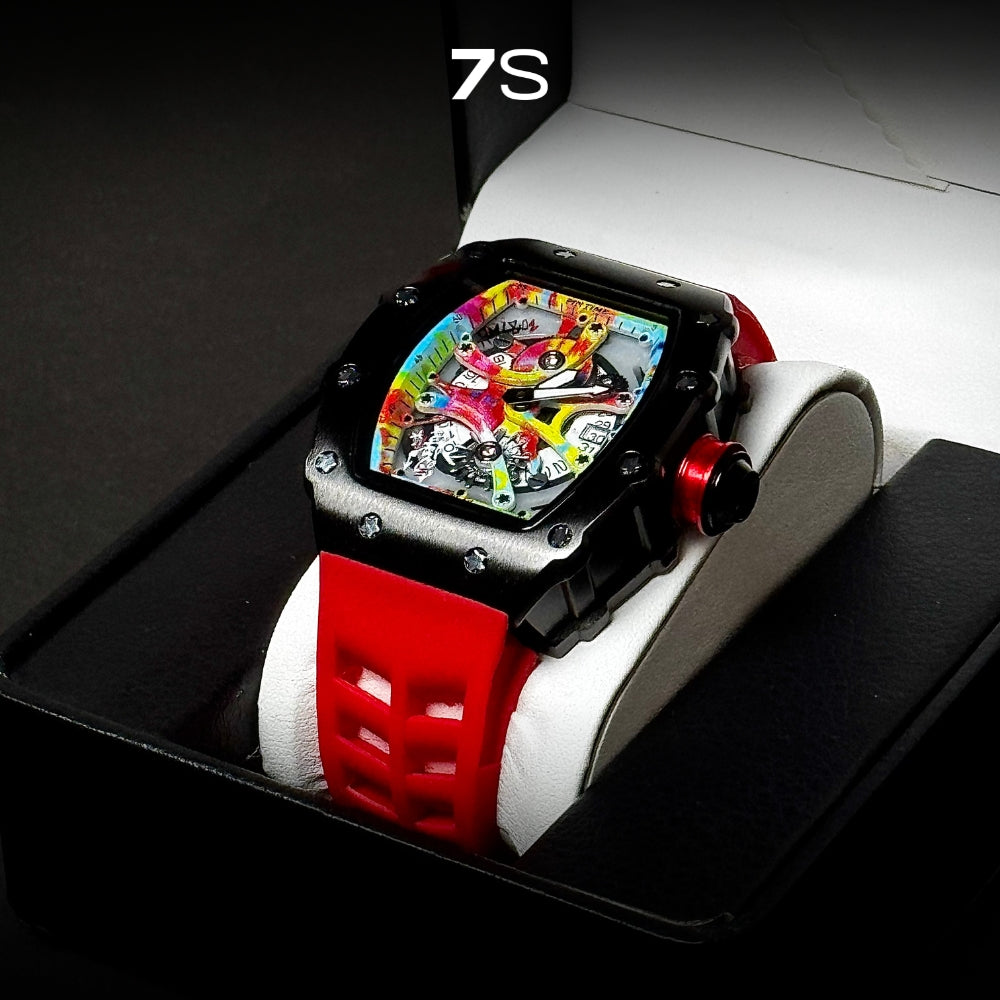 Relógio masculino 7SUIT Graffiti com caixa preta escovada, mostrador colorido estilo grafite e pulseira de silicone preta. Visual ousado para homens com personalidade forte.