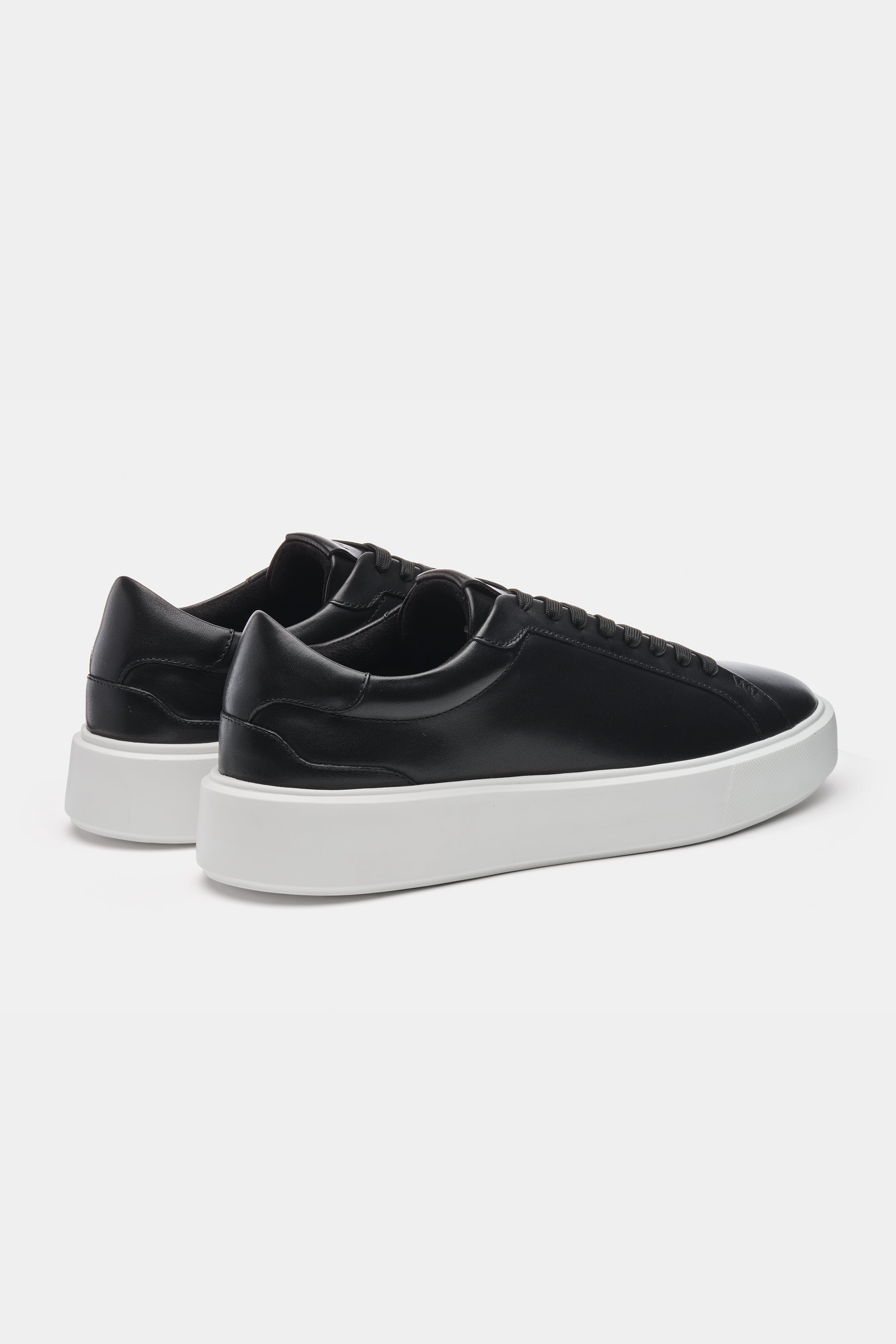 THE CLASSIC LEATHER TRAINER - PURECLO