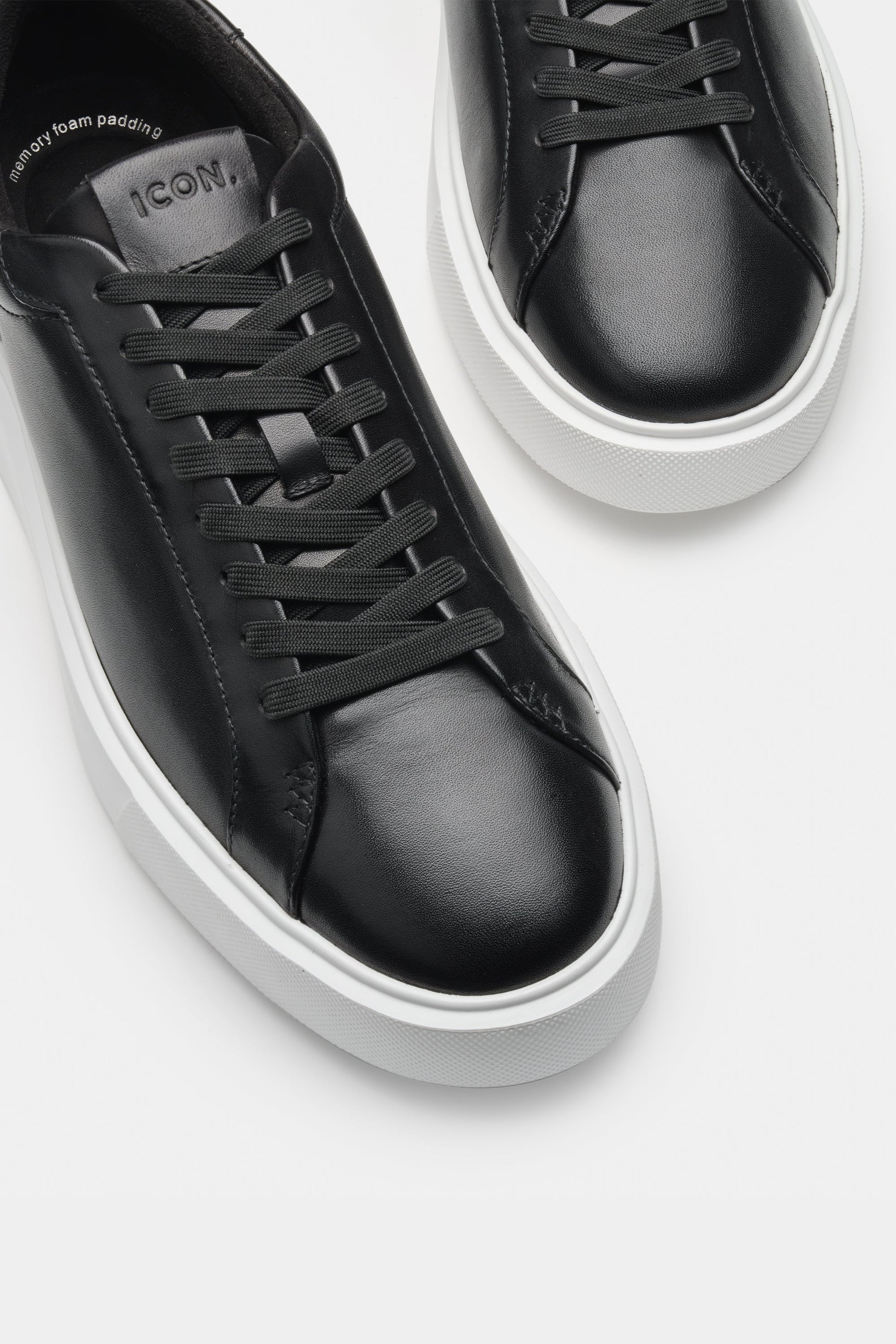 THE CLASSIC LEATHER TRAINER - PURECLO
